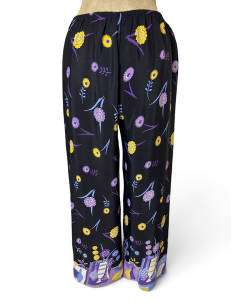 Black & Purple Floral Vases Border Print Capri Pant
