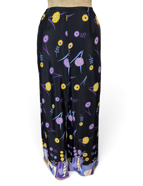 Black & Purple Floral Vases Border Print Capri Pant