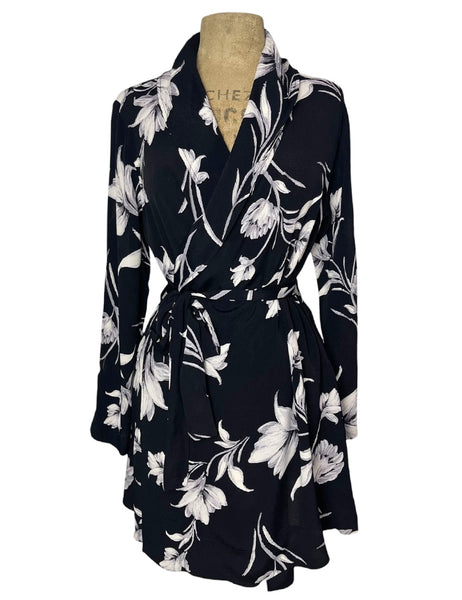 Black & White Winter Floral 1930s Shawl Collar Robe