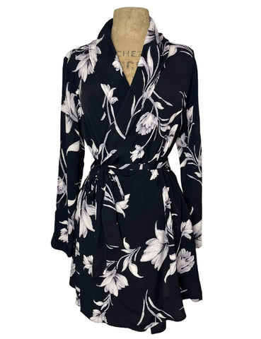 Black & White Winter Floral 1930s Shawl Collar Robe