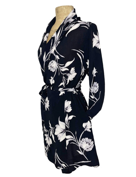 Black & White Winter Floral 1930s Shawl Collar Robe