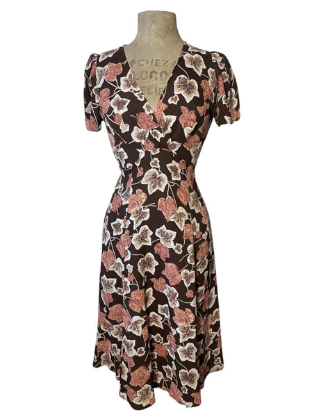 Brown Falling Leaves Retro Rita Dress