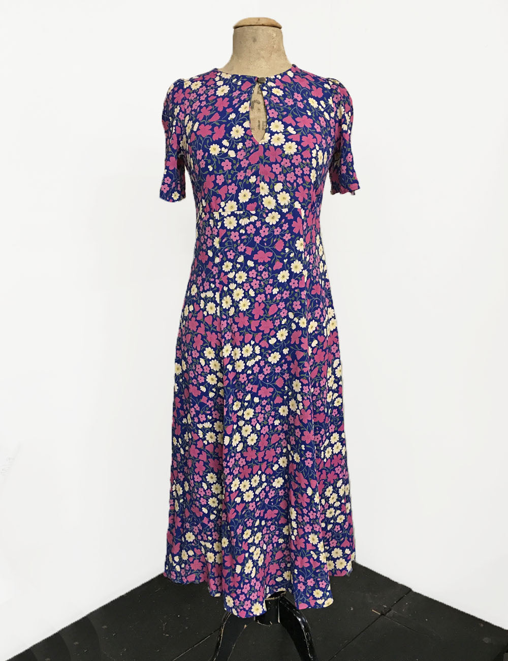 1930s Style Purple Poseys Keyhole Pullover Norma Dress