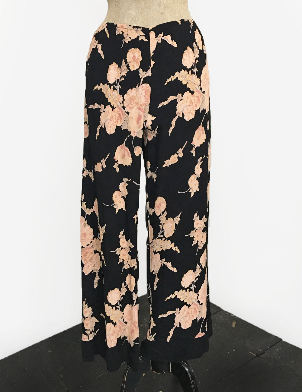 Black Antique Corsage 1930s Style Louise Lounge Capri Pant
