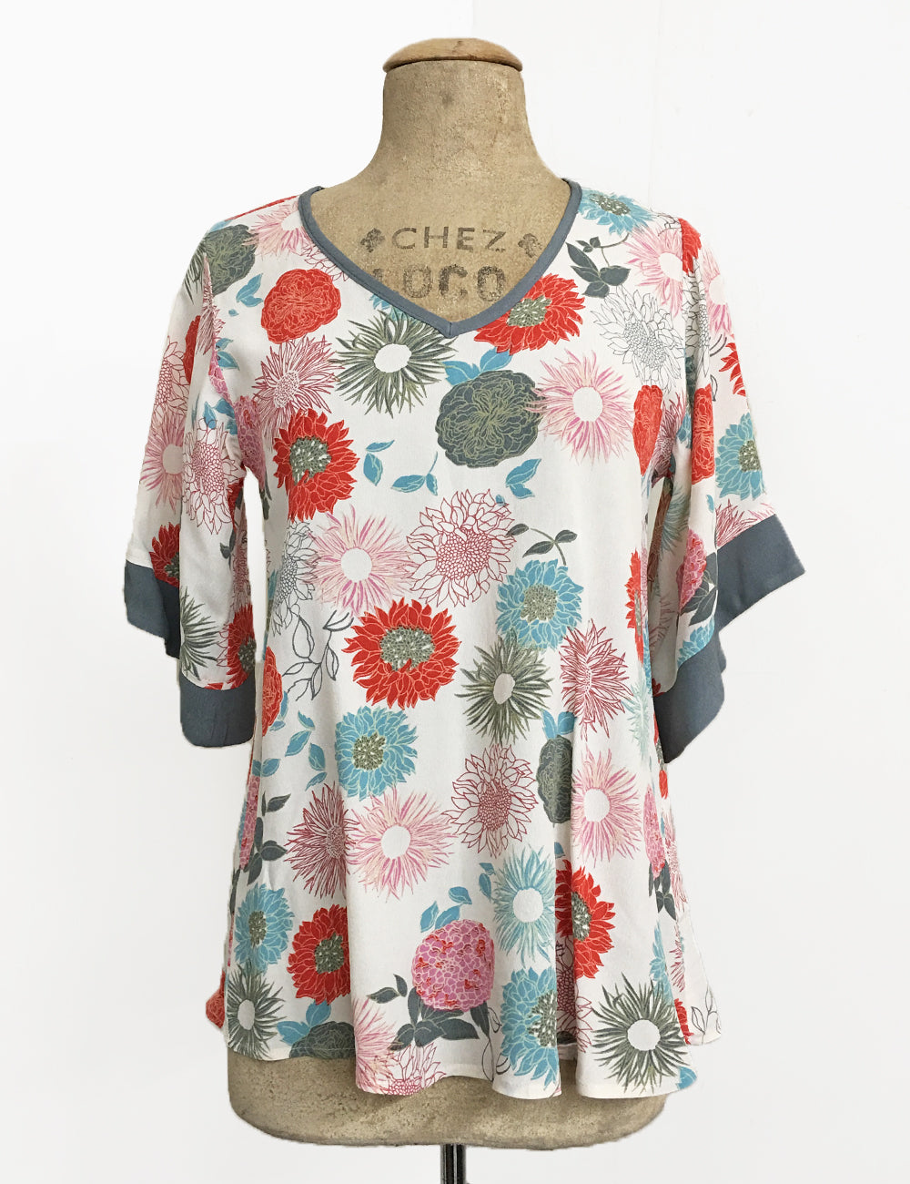 Ivory Colorful Mum Print V-Neck Kimono Top