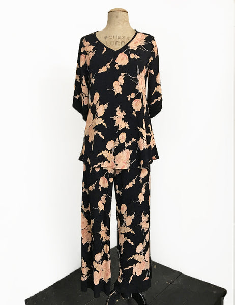 Black Antique Corsage 1930s Style Louise Lounge Capri Pant