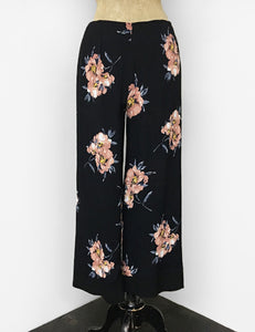 Black & Peach Dogwood Floral Louise Lounge Capri Flood Pants