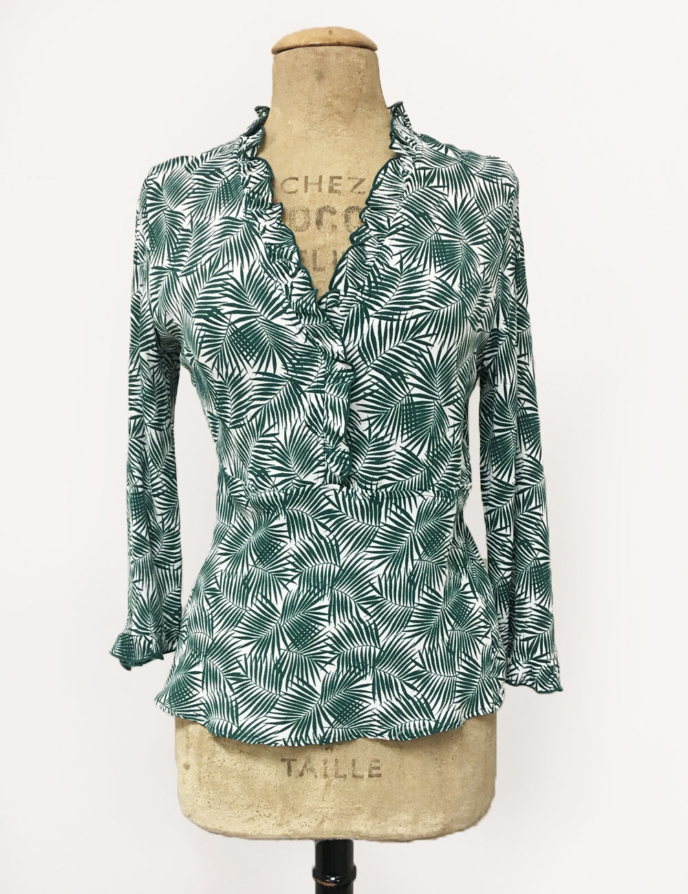 Green & White Fern Print Ruffle Fitted Femme Blouse