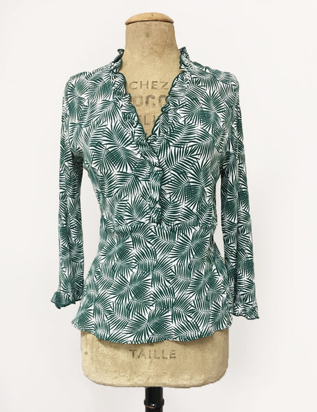 Green & White Fern Print Ruffle Fitted Femme Blouse