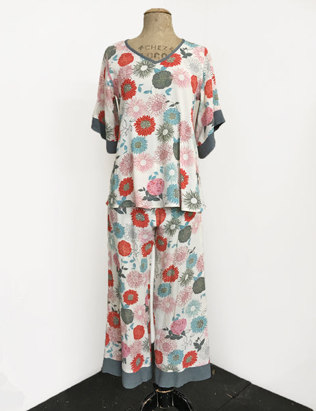 Ivory Colorful Mum Print V-Neck Kimono Top