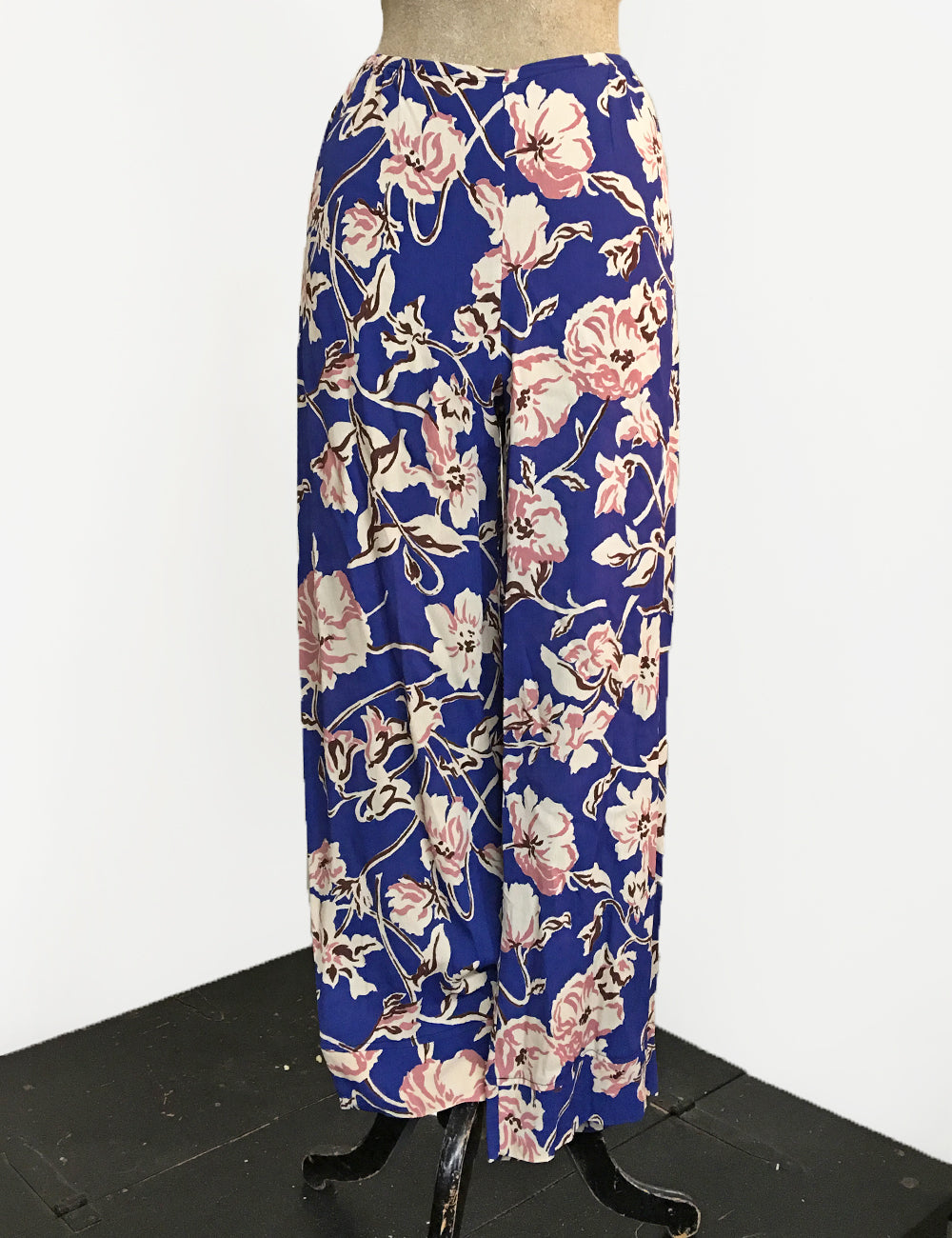 Blue Deco Floral Print Louise Lounge Capri Pants - FINAL SALE