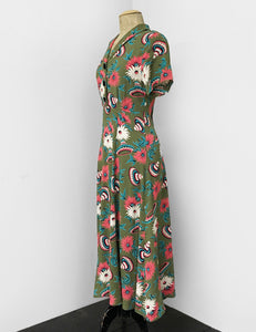 1940s Style Olive Green Sombrero Print Short Sleeve Tea Length Vintage Day Dress