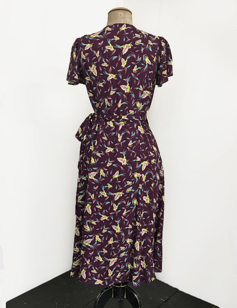 Colorful Purple Feathers Biasa Sweetheart Wrap Dress